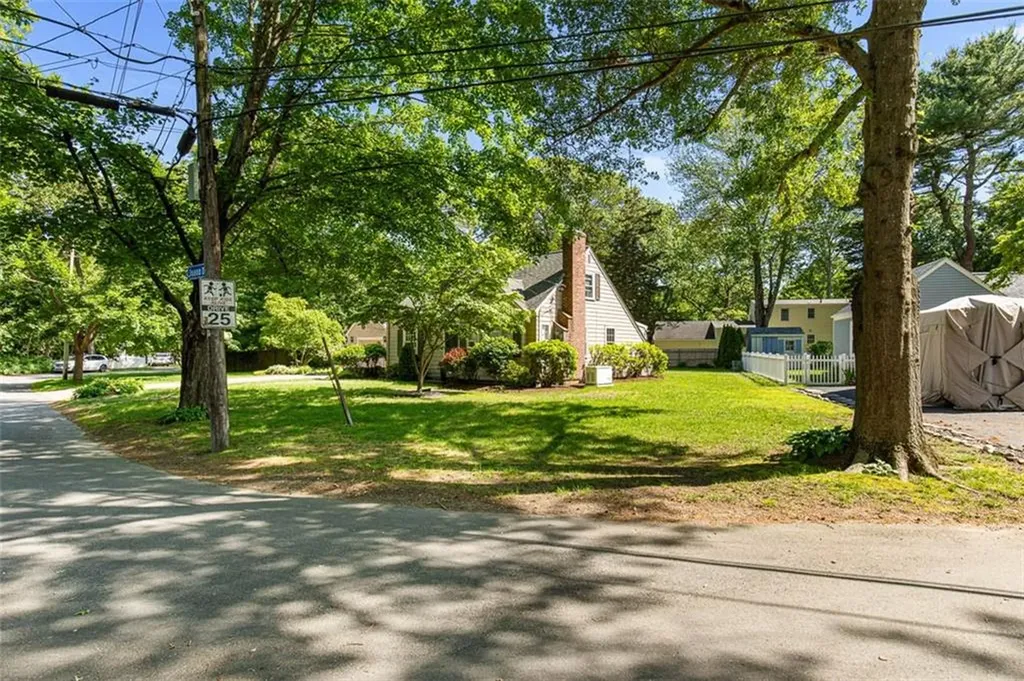 1 Joann Drive Barrington RI 02806