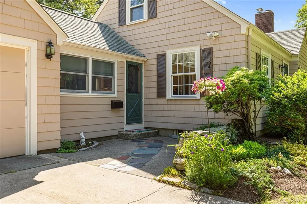 1 Joann Drive Barrington RI 02806