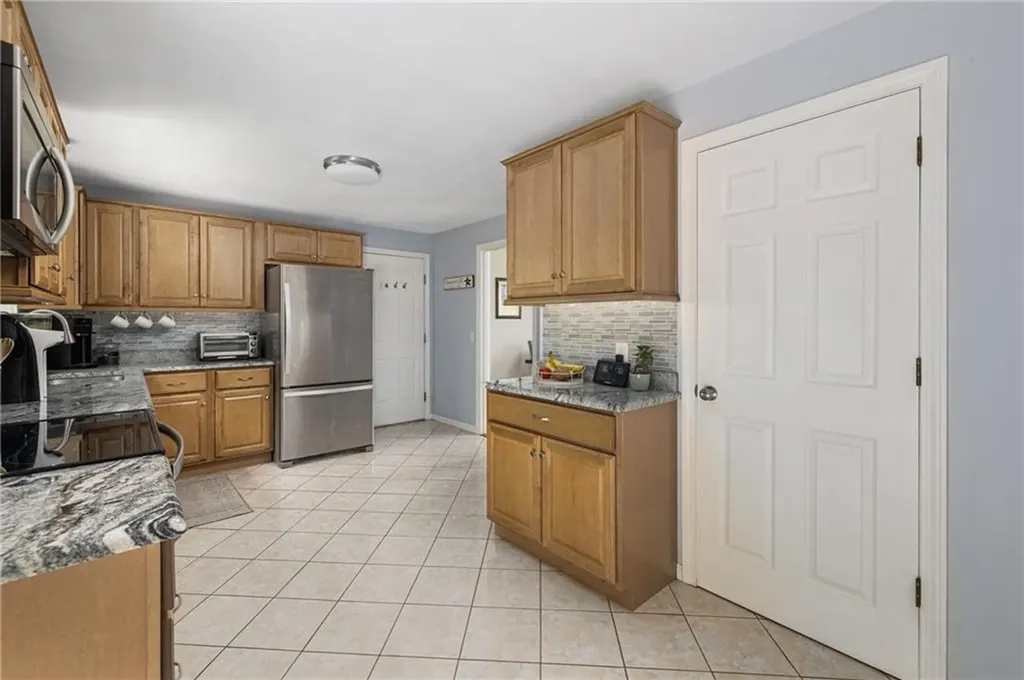 24 Cobblestone Terrace Coventry RI 02816