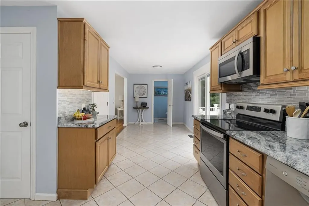 24 Cobblestone Terrace Coventry RI 02816