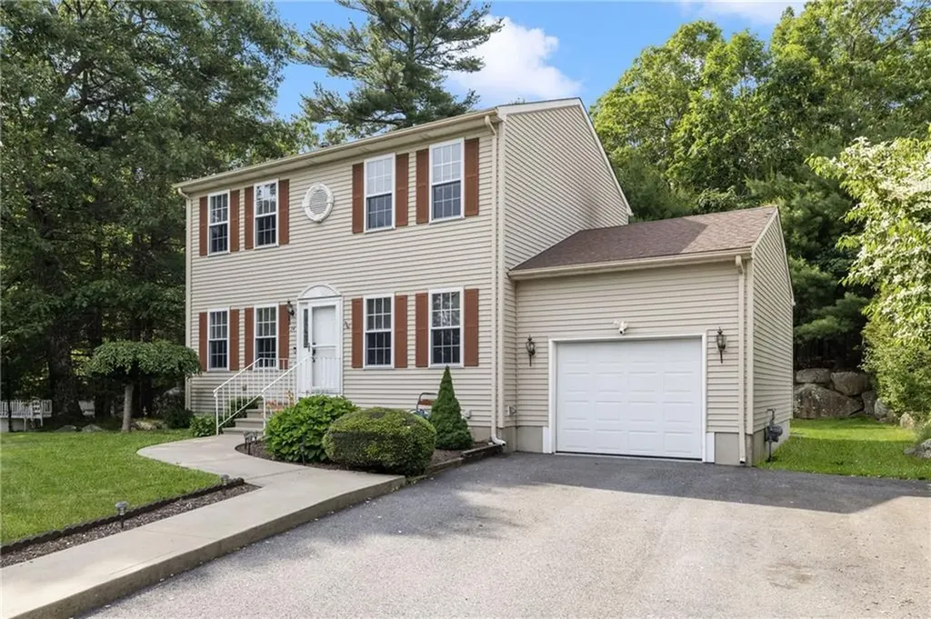 24 Cobblestone Terrace Coventry RI 02816