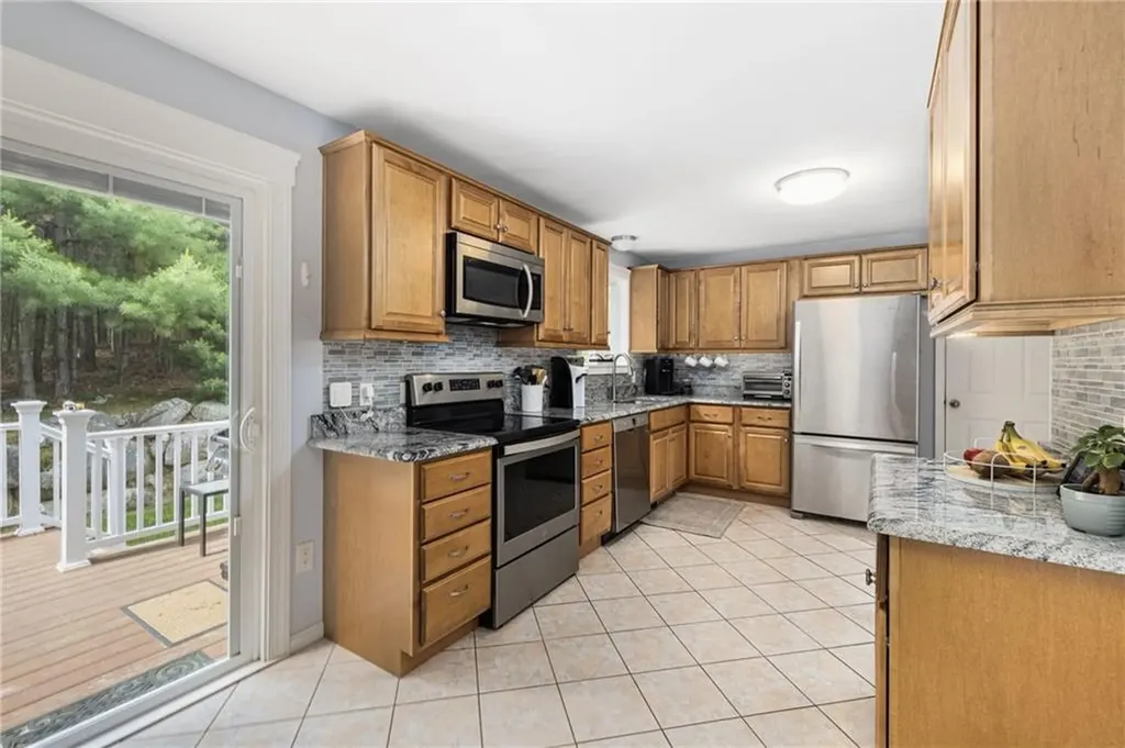 24 Cobblestone Terrace Coventry RI 02816