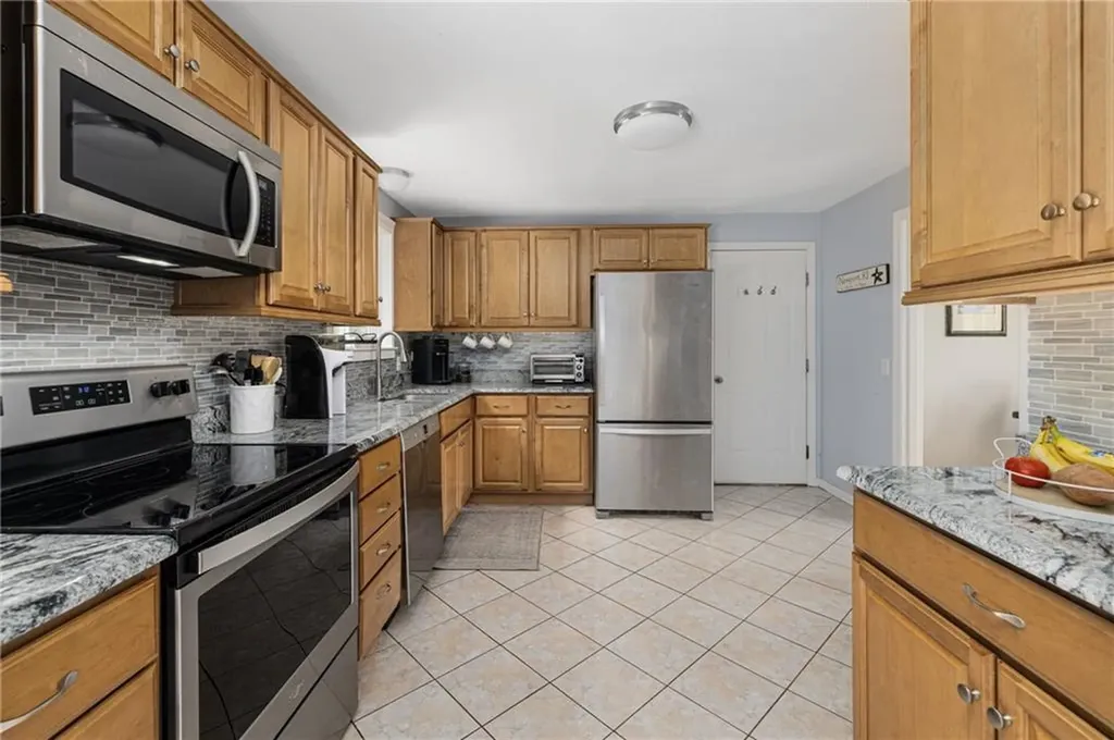 24 Cobblestone Terrace Coventry RI 02816