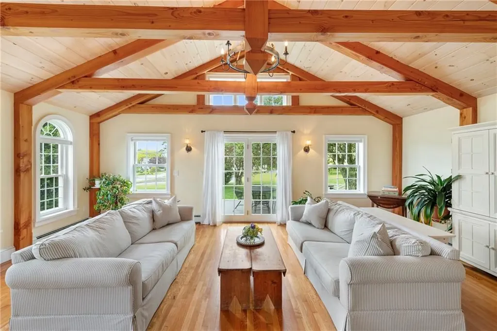 15 Roger Williams Court Portsmouth RI 02871