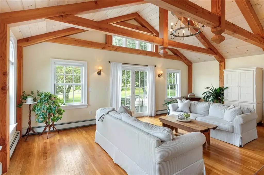 15 Roger Williams Court Portsmouth RI 02871
