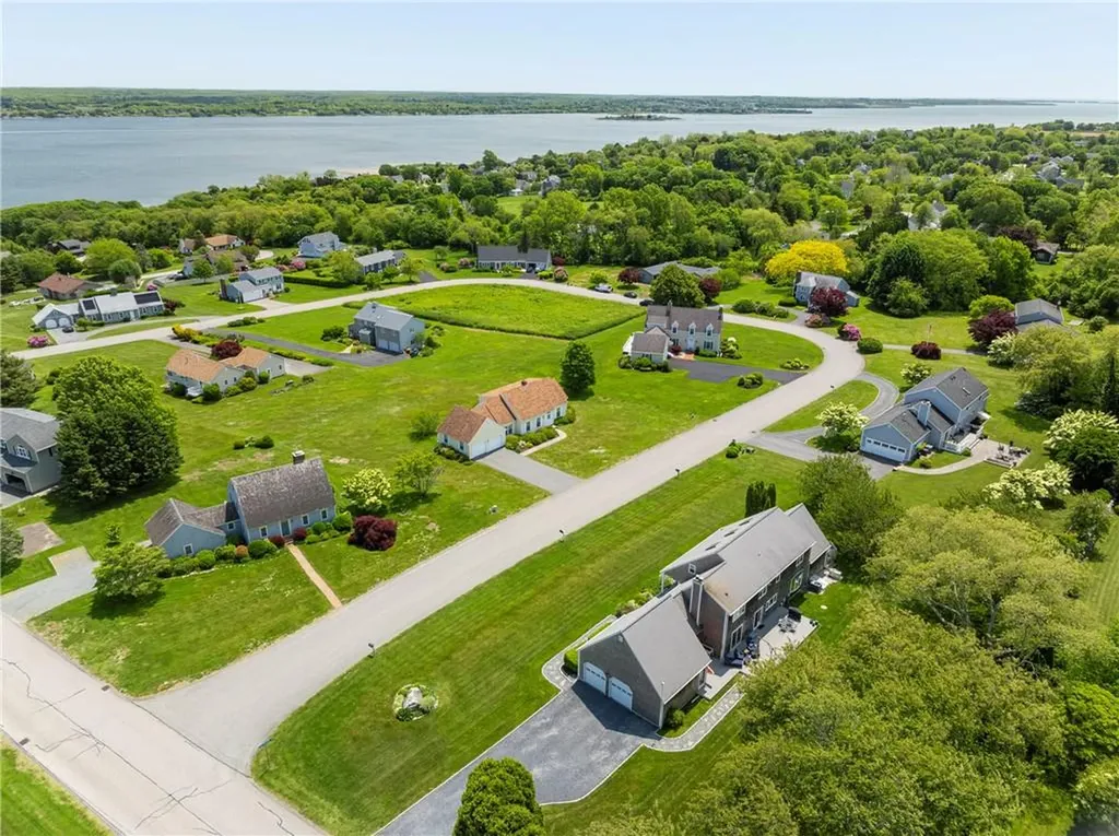 15 Roger Williams Court Portsmouth RI 02871