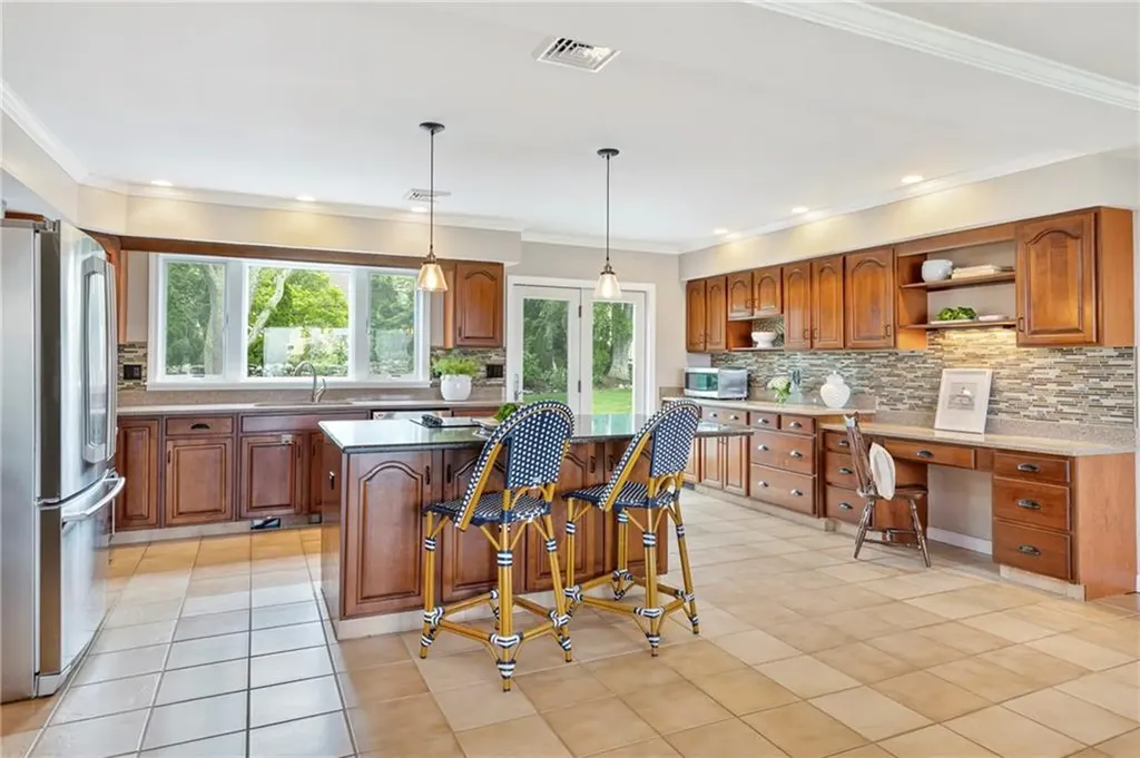 15 Roger Williams Court Portsmouth RI 02871