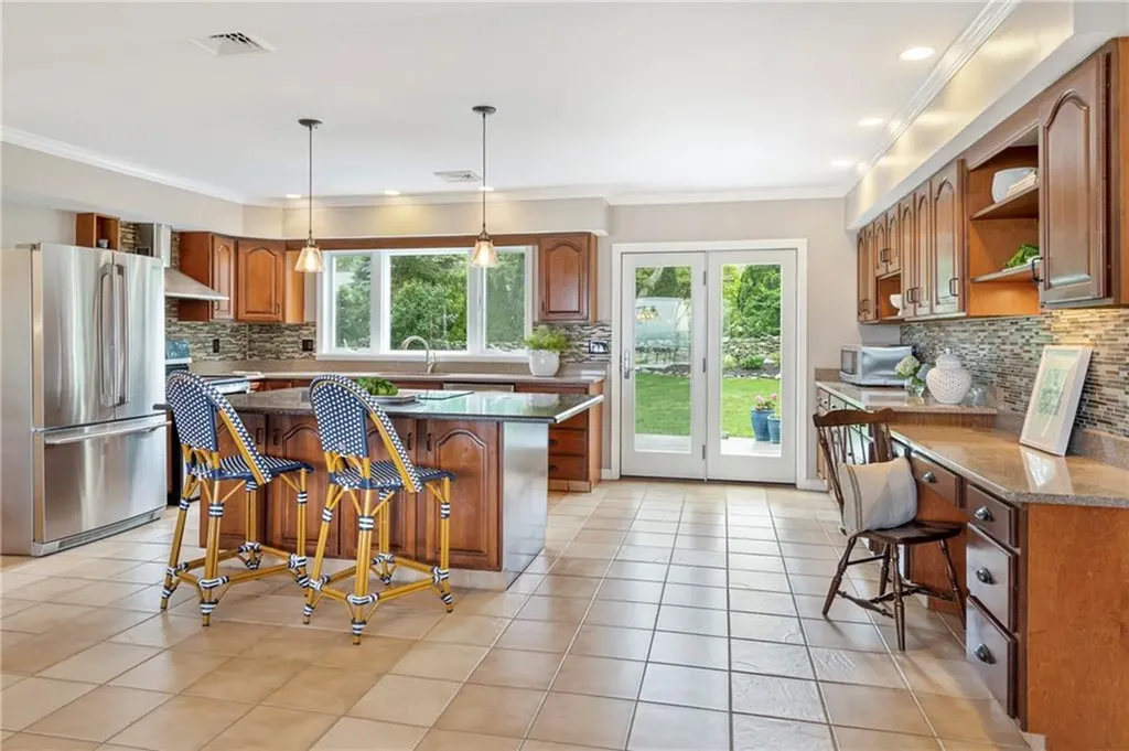 15 Roger Williams Court Portsmouth RI 02871