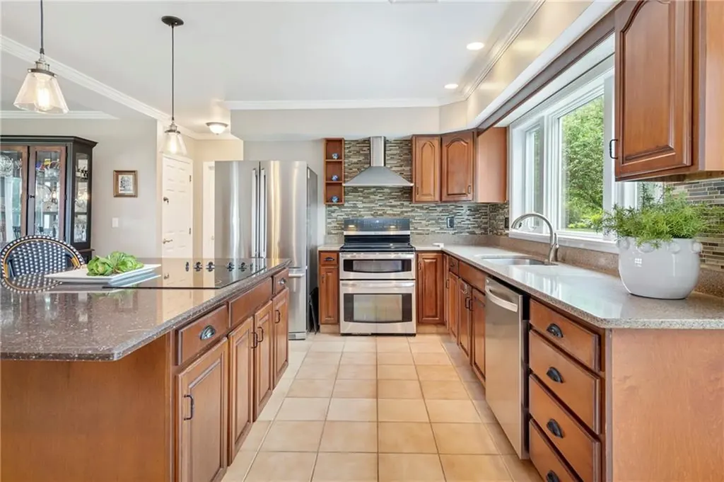 15 Roger Williams Court Portsmouth RI 02871
