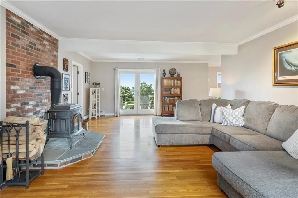 15 Roger Williams Court Portsmouth RI 02871