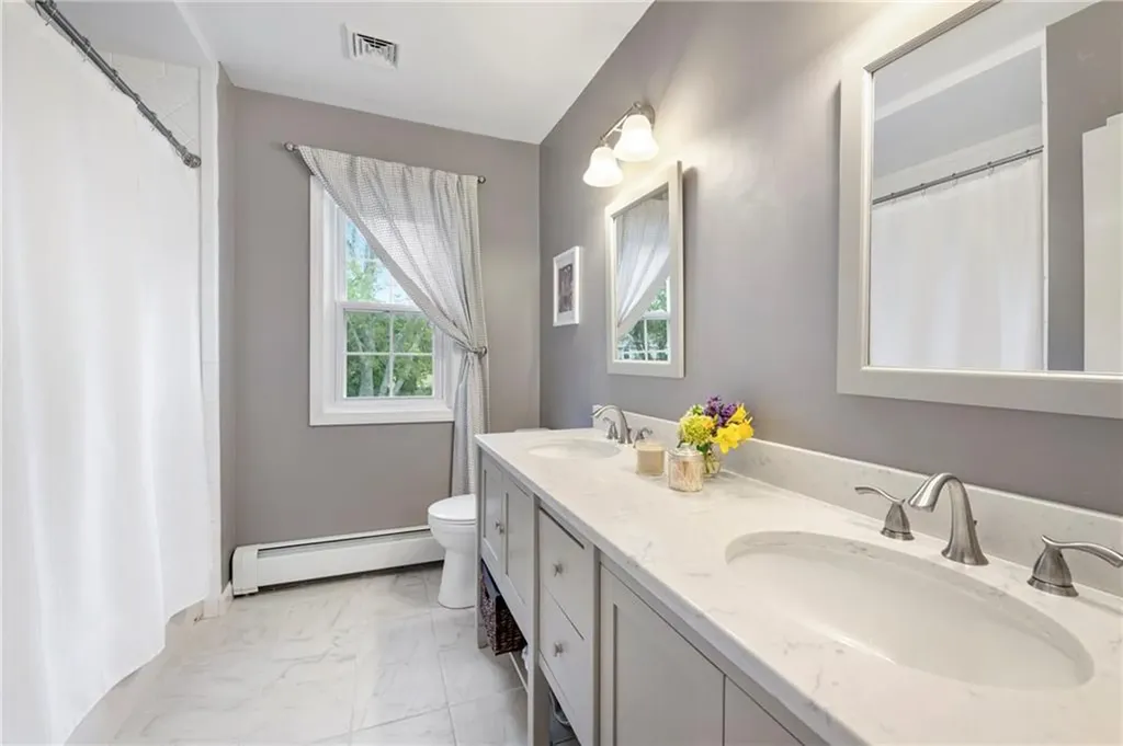 15 Roger Williams Court Portsmouth RI 02871