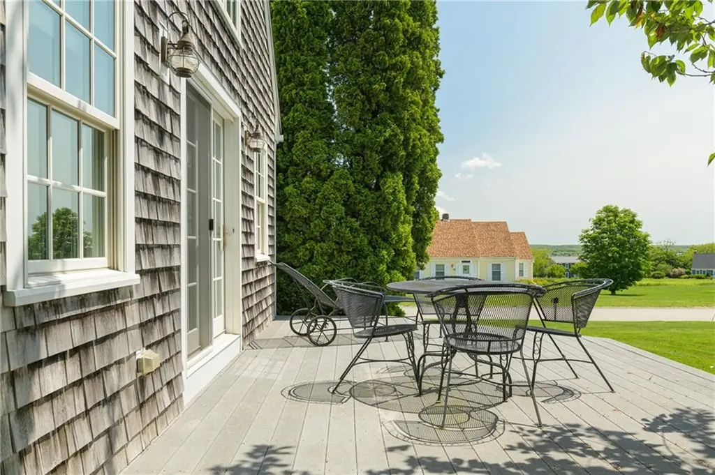15 Roger Williams Court Portsmouth RI 02871