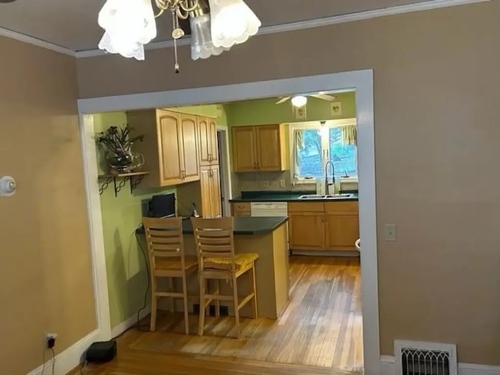 175 Oakland Avenue Cranston RI 02910