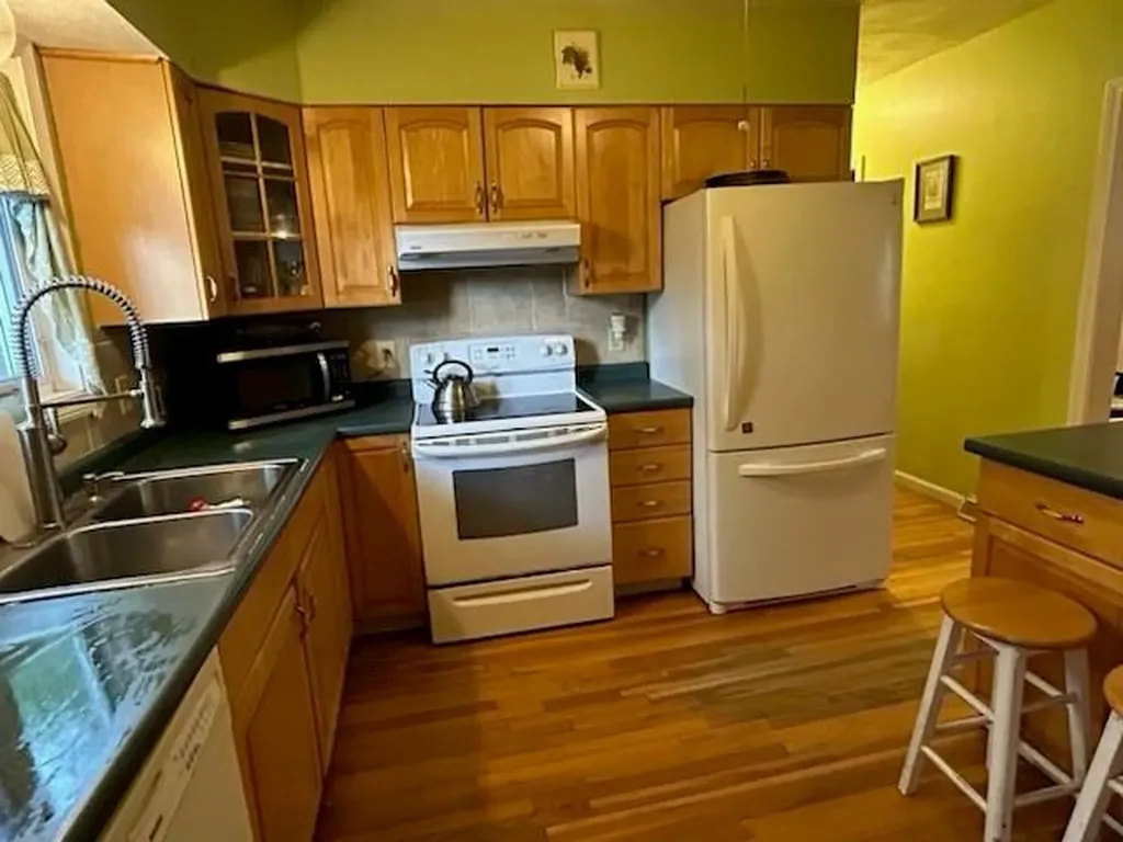 175 Oakland Avenue Cranston RI 02910