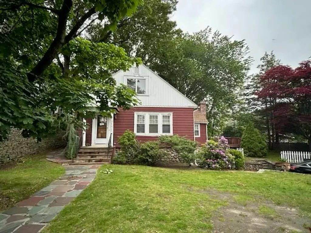 175 Oakland Avenue Cranston RI 02910
