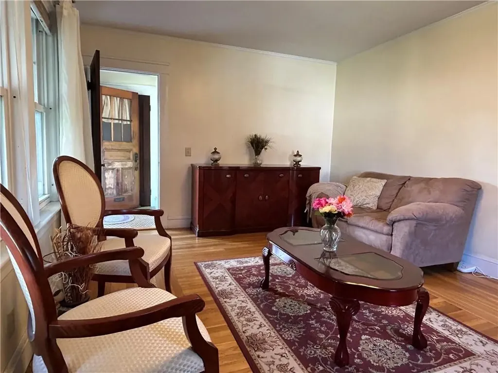175 Oakland Avenue Cranston RI 02910