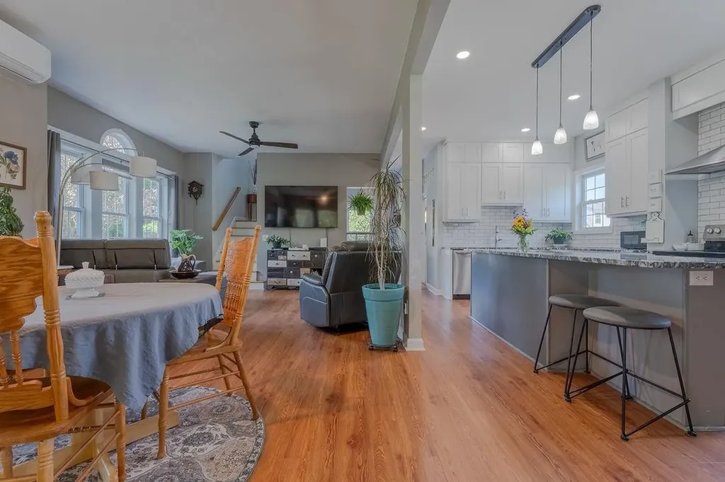 71 Vinton Avenue Cranston RI 02920
