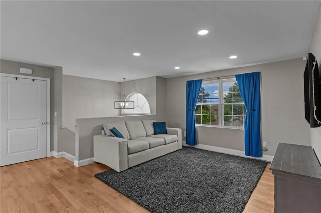 92 Dewolf Avenue Bristol RI 02809