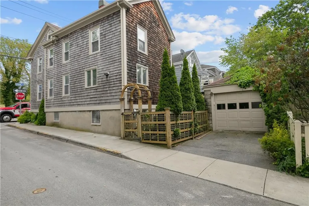 325 Spring Street Newport RI 02840