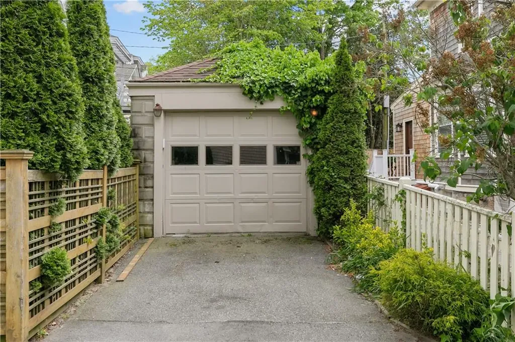 325 Spring Street Newport RI 02840