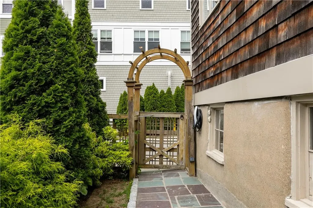325 Spring Street Newport RI 02840