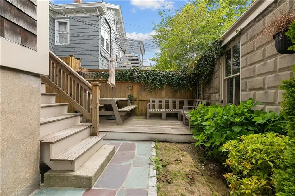 325 Spring Street Newport RI 02840