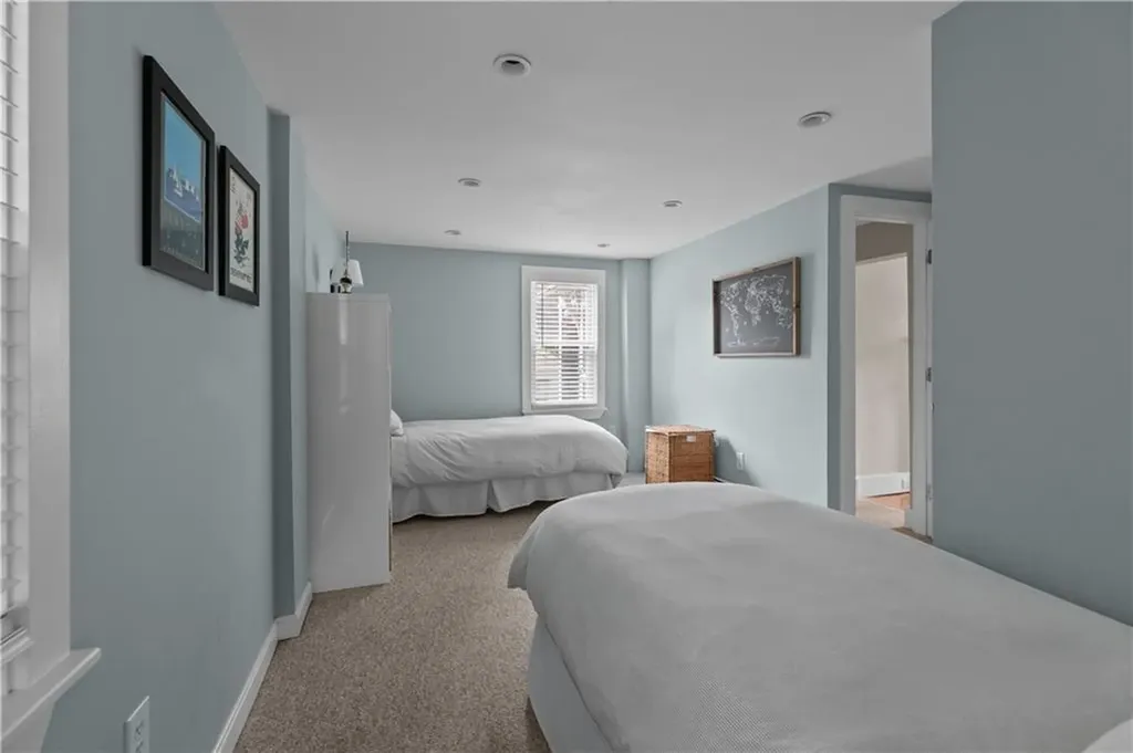 325 Spring Street Newport RI 02840