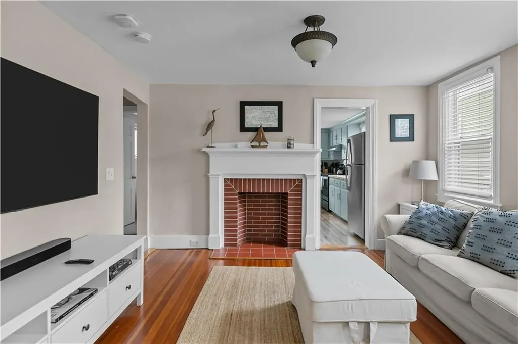 325 Spring Street Newport RI 02840