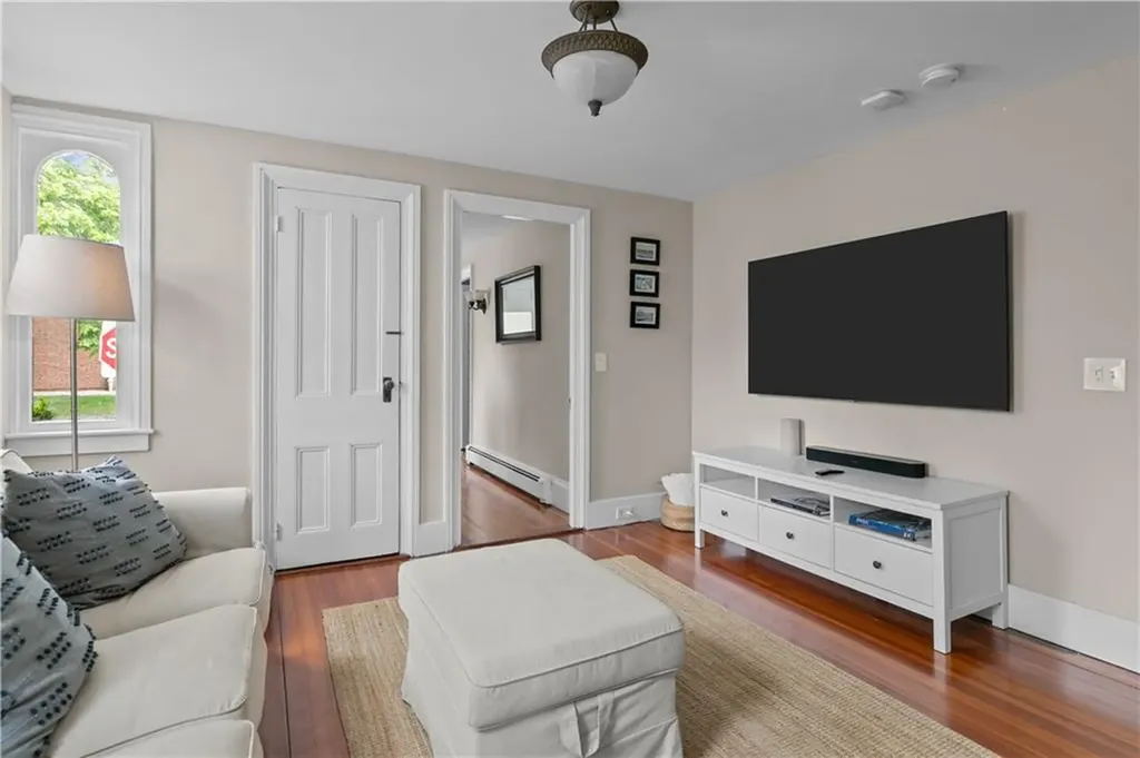 325 Spring Street Newport RI 02840
