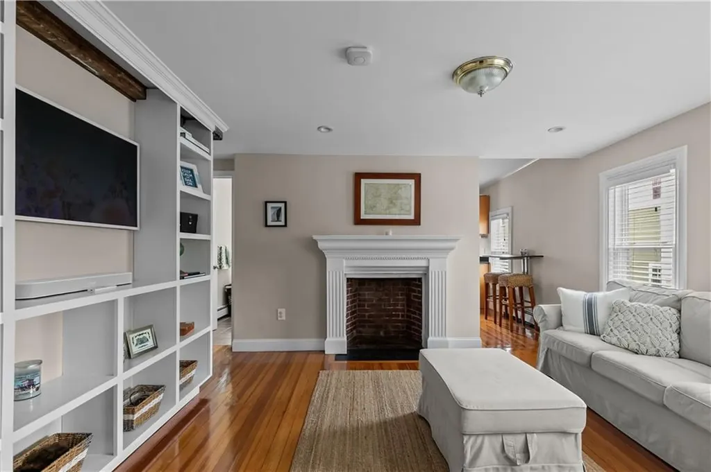 325 Spring Street Newport RI 02840