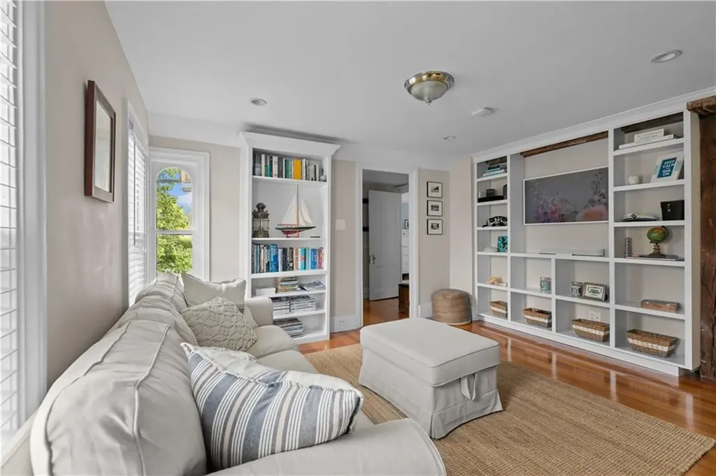 325 Spring Street Newport RI 02840