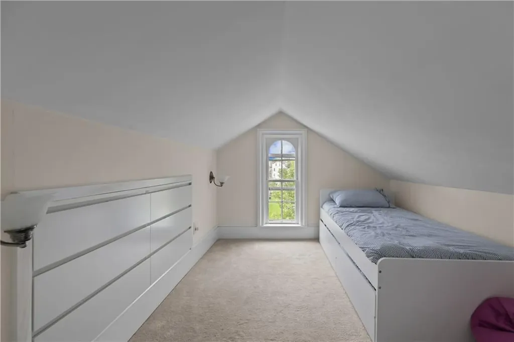 325 Spring Street Newport RI 02840