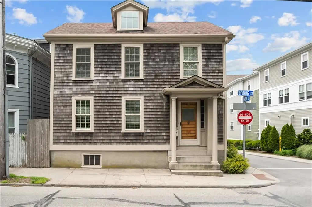 325 Spring Street Newport RI 02840