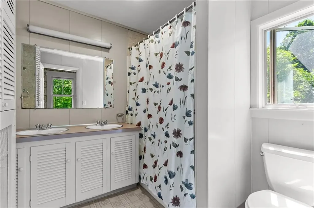 10 Liberty Road Exeter RI 02822