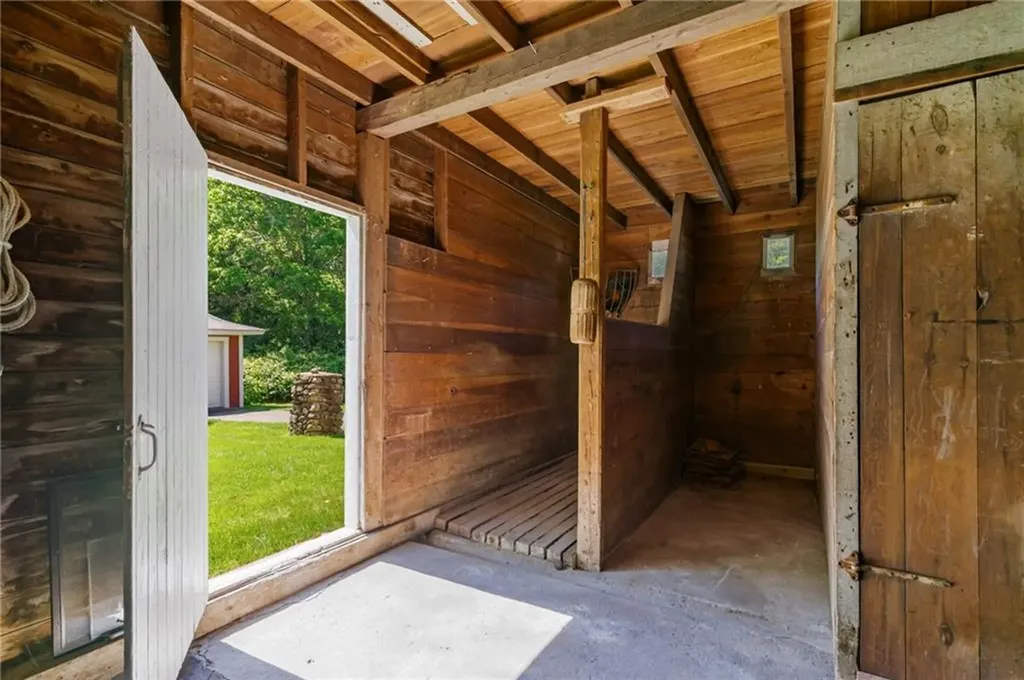 10 Liberty Road Exeter RI 02822