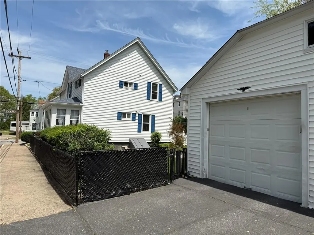 182 Newland Avenue Woonsocket RI 02895