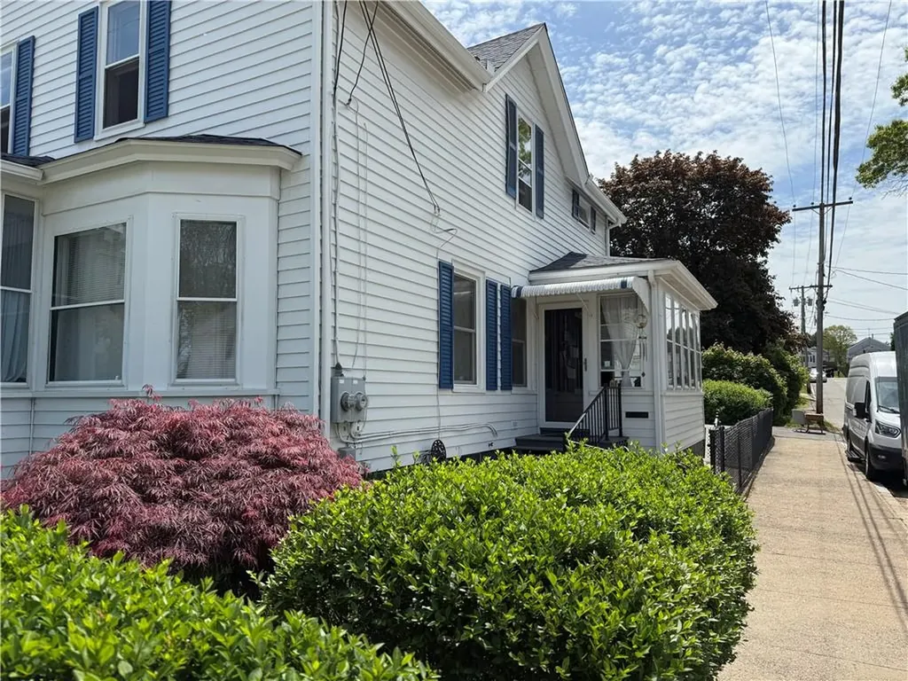 182 Newland Avenue Woonsocket RI 02895