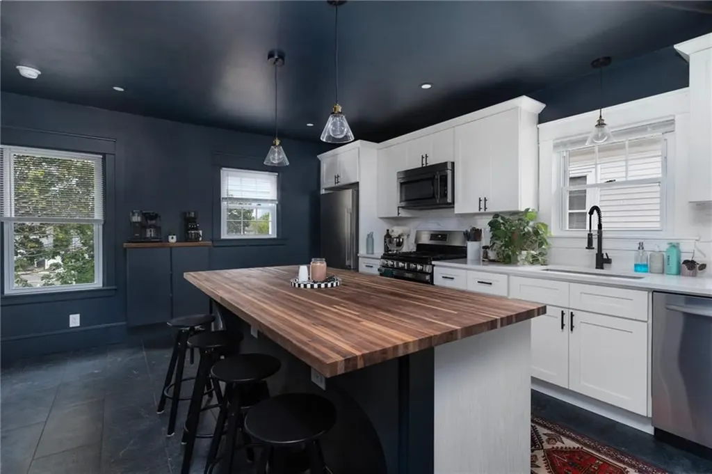 21 Waverly Street Providence RI 02907