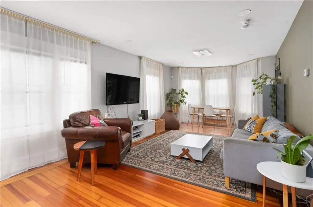 21 Waverly Street Providence RI 02907