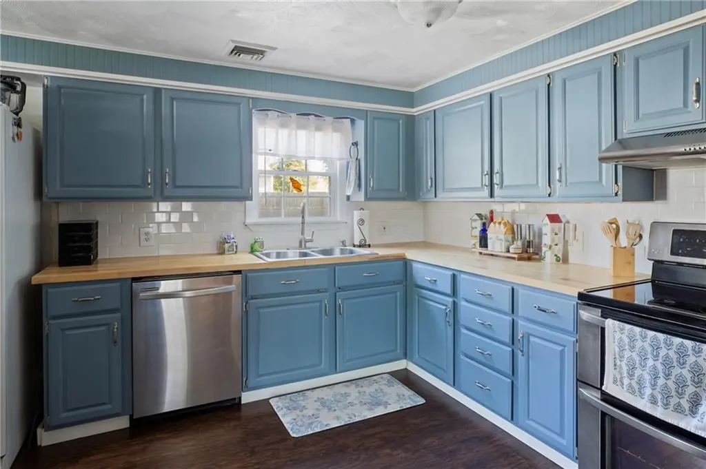 30 Sophia Drive Warwick RI 02886