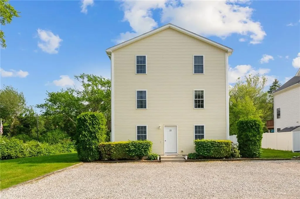 11 Oswego Trail Narragansett RI 02882