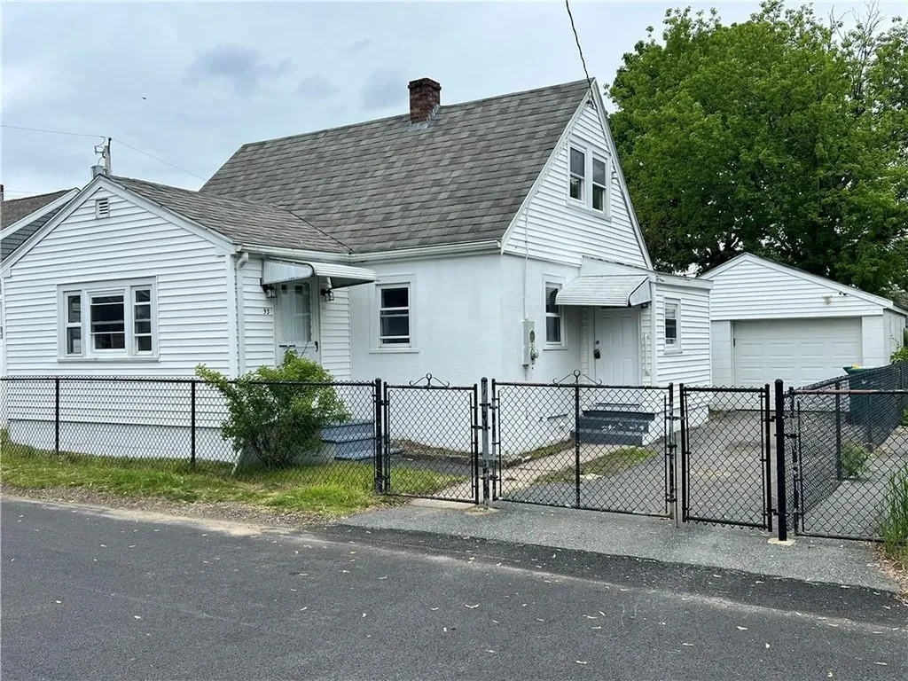 93 Mason Avenue Portsmouth RI 02871