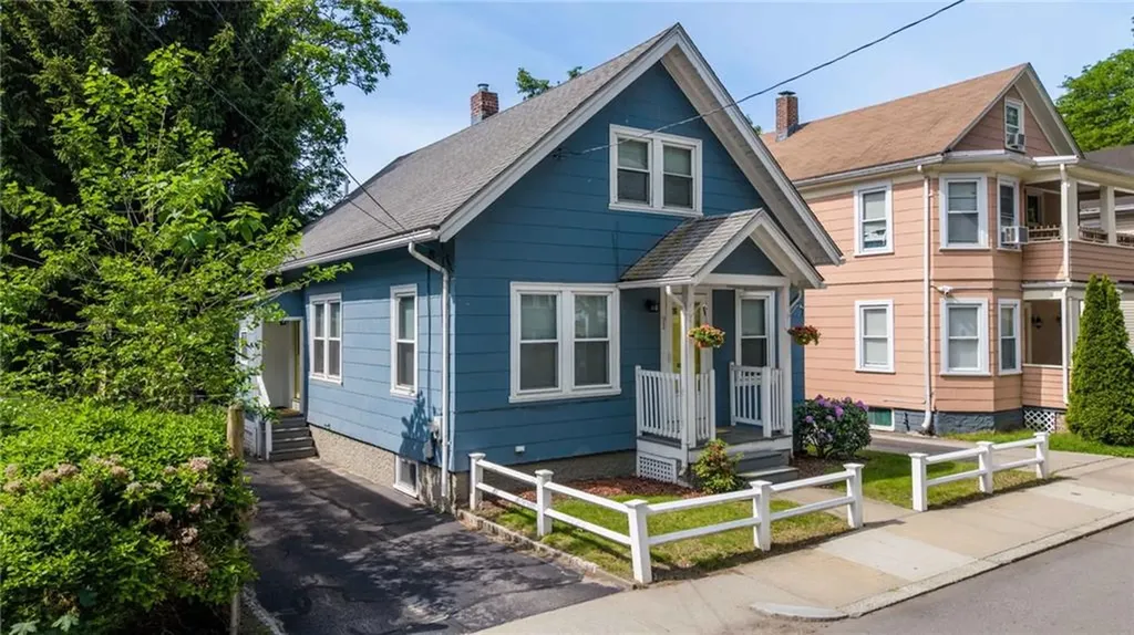 91 Garfield Avenue Providence RI 02908
