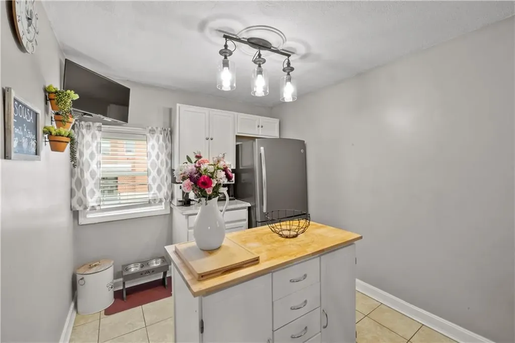 522 Slade Street Fall River MA 02724