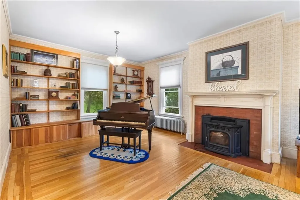 59 Woodland Road Woonsocket RI 02895