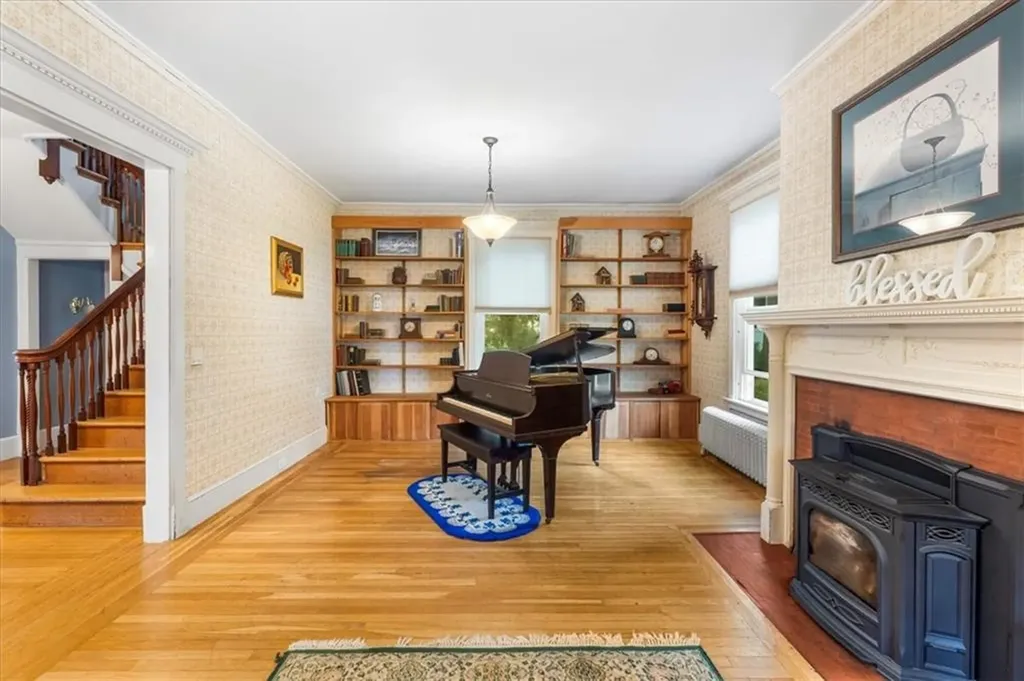 59 Woodland Road Woonsocket RI 02895