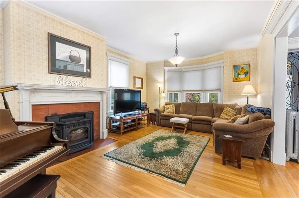 59 Woodland Road Woonsocket RI 02895