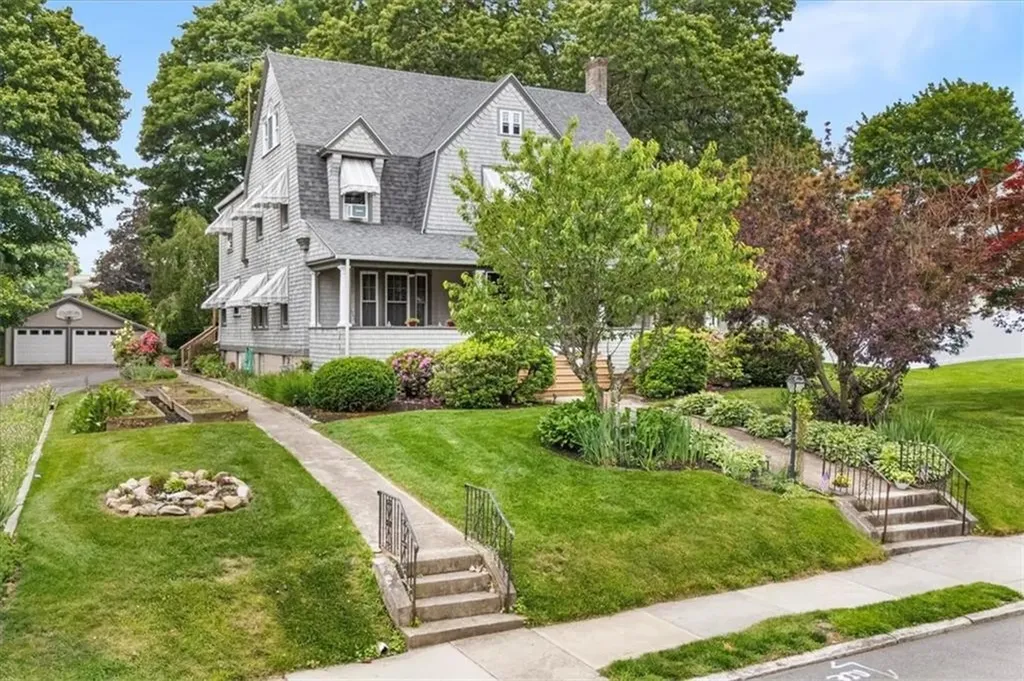 59 Woodland Road Woonsocket RI 02895