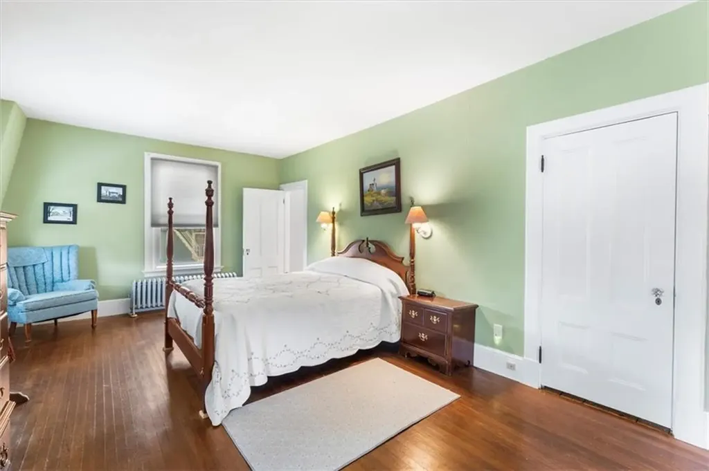 59 Woodland Road Woonsocket RI 02895