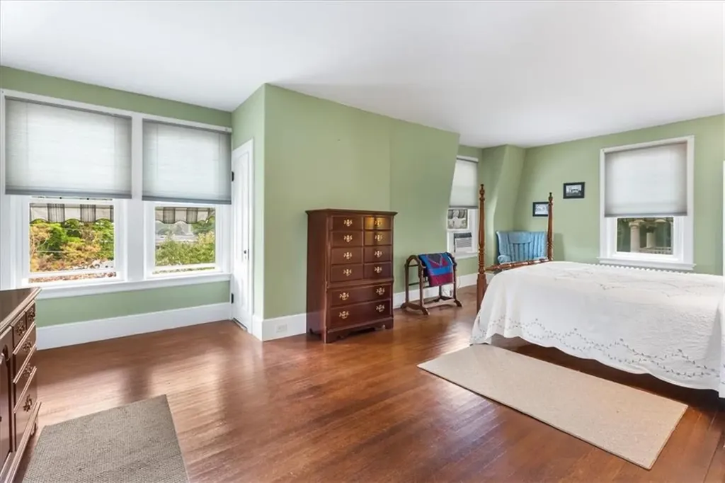 59 Woodland Road Woonsocket RI 02895